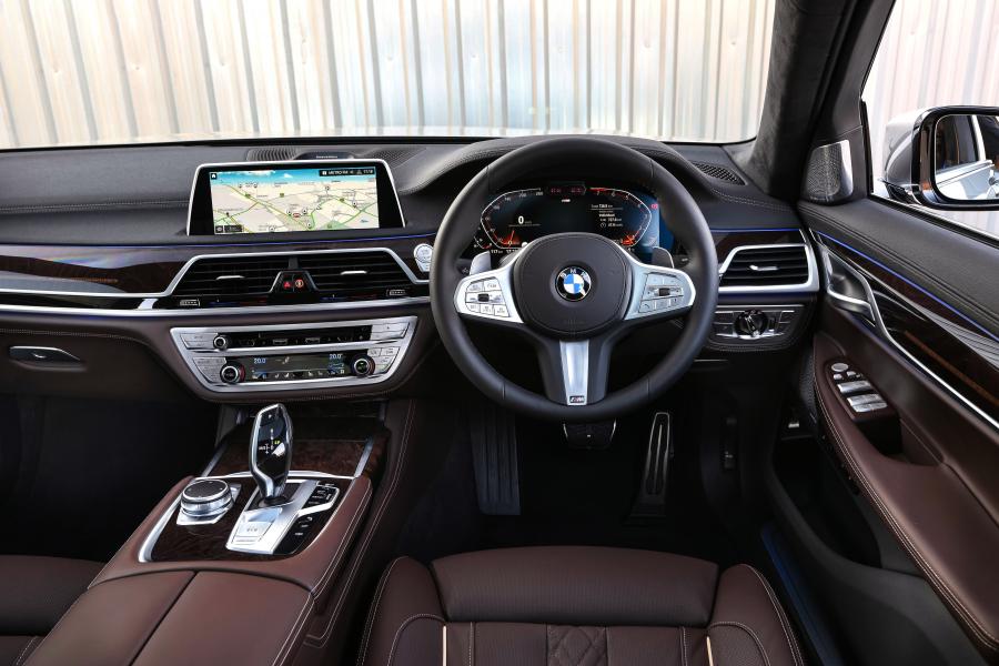 Торпедо BMW 740Li M Sport (G12) 2019 года  (ZA) (фото 3 из 17)